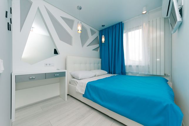 Rent daily an apartment in Kyiv on the Lesi Ukrainky square 16а per 3000 uah. 