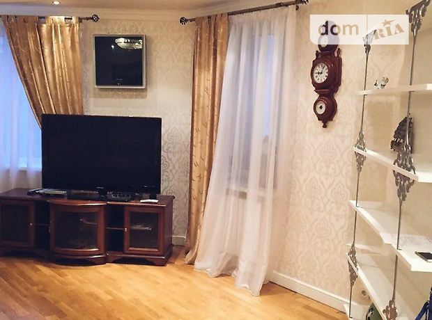 Rent an apartment in Kyiv on the St. Heroiv Dnipra 7 per 20000 uah. 