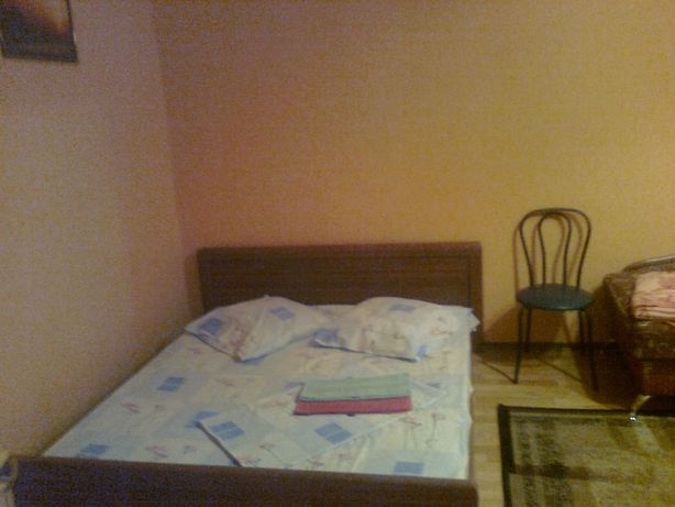 Rent daily an apartment in Dnipro on the St. Kalynova per 350 uah. 