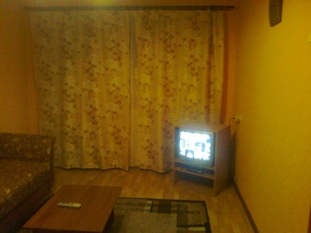 Rent daily an apartment in Dnipro on the St. Kalynova per 350 uah. 