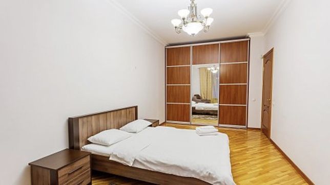 Зняти подобово квартиру в Києві на вул. Хрещатик 27 за 1800 грн. 