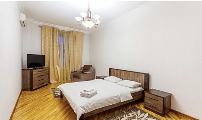 Снять посуточно квартиру в Киеве на ул. Крещатик 27 за 1800 грн. 