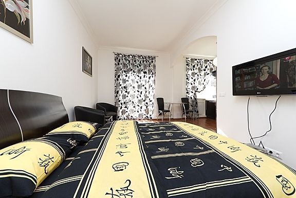 Rent daily an apartment in Kyiv on the St. Moskovska 5 per 900 uah. 
