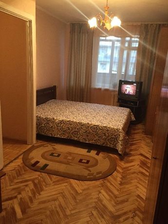 Rent daily an apartment in Kyiv on the Avenue Tychyny Pavla 11-А per 400 uah. 