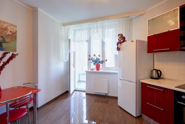 Снять посуточно квартиру в Киеве на ул. Ахматовой Анны 30 за 800 грн. 