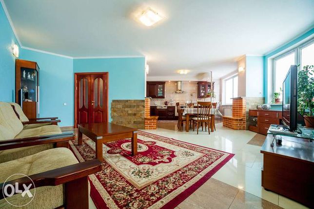 Rent daily an apartment in Kyiv on the St. Okipnoi Raisy 4а per 6000 uah. 