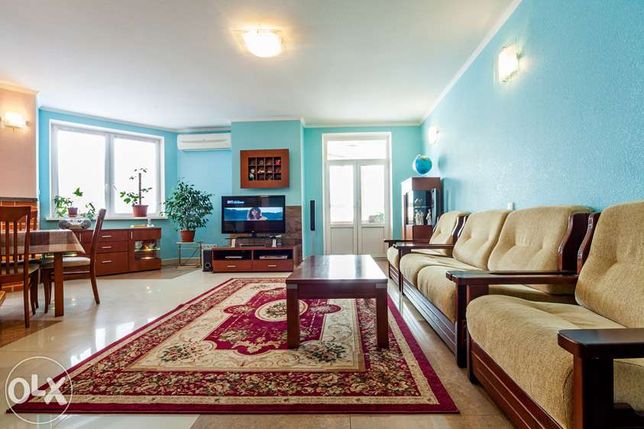 Rent daily an apartment in Kyiv on the St. Okipnoi Raisy 4а per 6000 uah. 