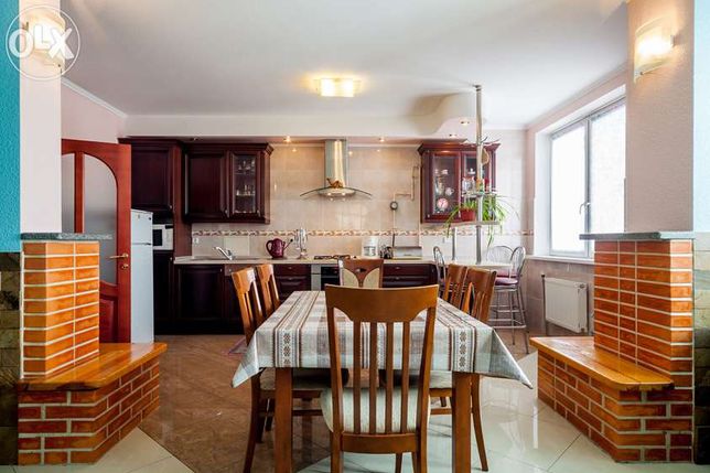 Rent daily an apartment in Kyiv on the St. Okipnoi Raisy 4а per 6000 uah. 