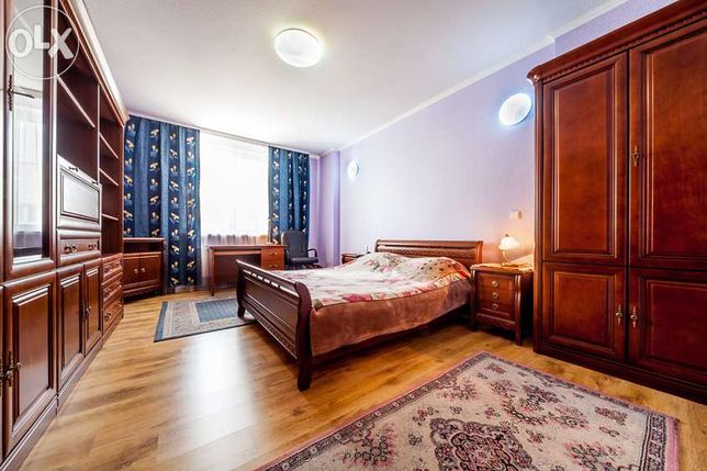 Rent daily an apartment in Kyiv on the St. Okipnoi Raisy 4а per 6000 uah. 