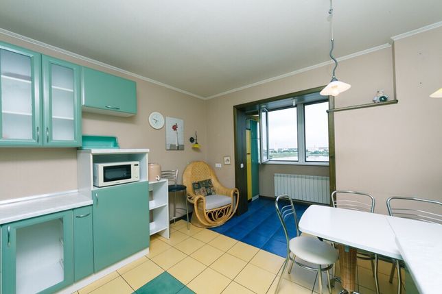Rent daily an apartment in Kyiv on the St. Revutskoho 42Б per 699 uah. 