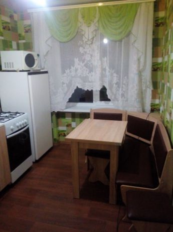 Зняти подобово квартиру в Дніпрі в Новокодацькому районі за 300 грн. 
