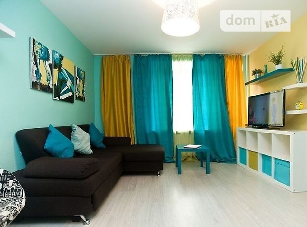 Rent daily an apartment in Dnipro on the St. Vokzalna 100 per 649 uah. 