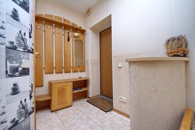 Rent daily an apartment in Kyiv on the St. Hospitalna 2 per 1300 uah. 