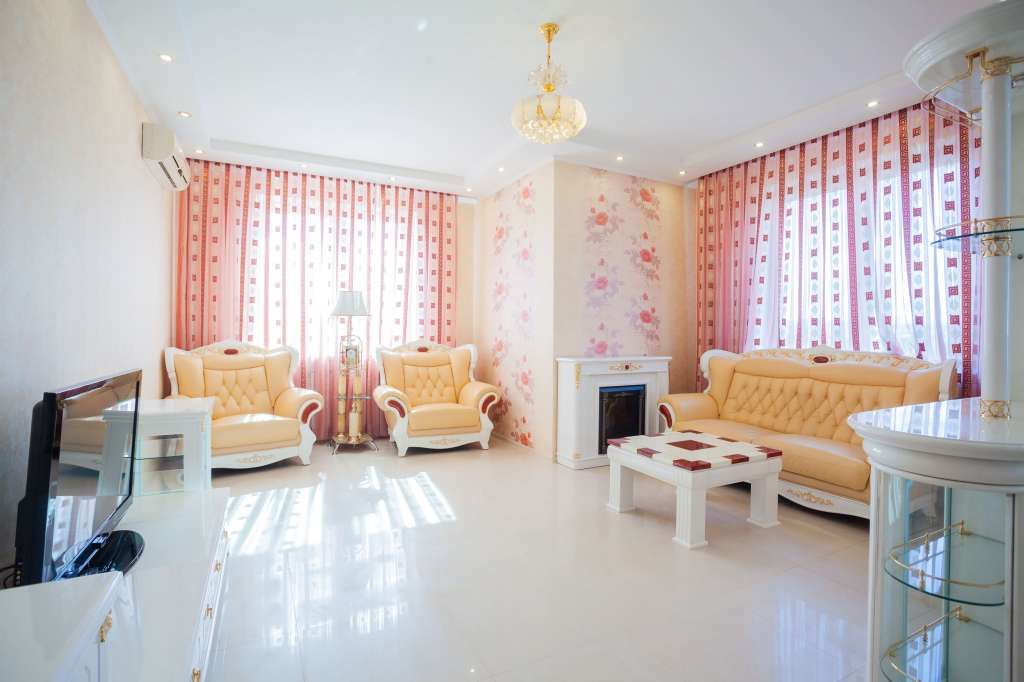 Rent daily an apartment in Kyiv on the St. Obolonska 050561 per 2500 uah. 