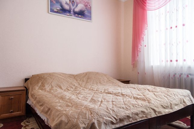 Зняти подобово будинок в Миколаєві в Центральному районі за 1200 грн. 