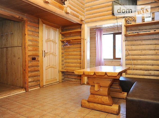 Rent daily a house in Kyiv on the St. Sadova per 4000 uah. 