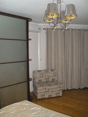 Снять посуточно квартиру в Броварах на ул. Грушевского за 700 грн. 