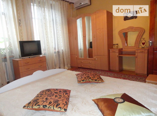 Rent daily an apartment in Sumy on the St. Illinska per 350 uah. 
