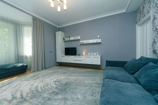 Rent daily an apartment in Kyiv on the St. Donetska 22 per 900 uah. 