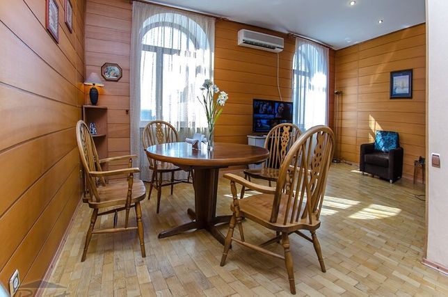 Rent daily an apartment in Kyiv on the St. Velyka Vasylkivska 90 per 1350 uah. 