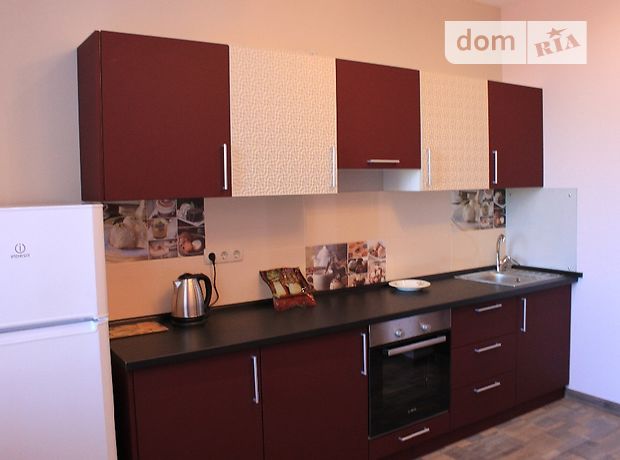 Rent an apartment in Odesa on the St. Henuezka per 15075 uah. 