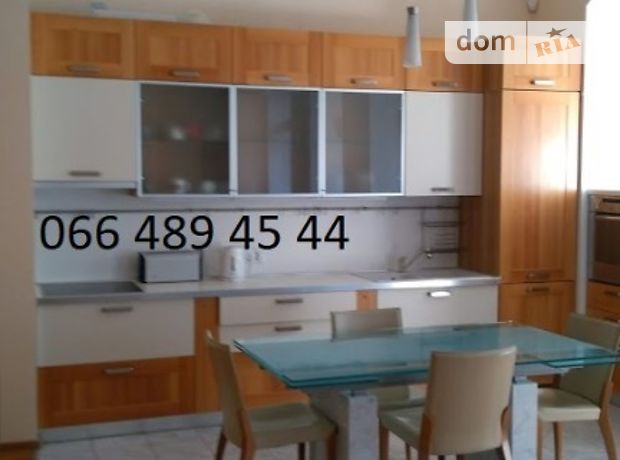 Rent an apartment in Kyiv on the St. Velyka Vasylkivska 4 per 40000 uah. 