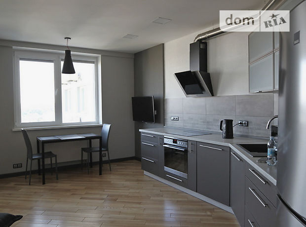 Rent an apartment in Kyiv on the St. Vyshhorodska 45 per 17000 uah. 