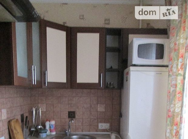 Rent daily an apartment in Kyiv on the St. Dekabrystiv 5 per 500 uah. 