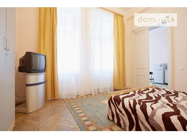 Снять посуточно квартиру в Львове на ул. Ивана Франко 5-10 за 490 грн. 