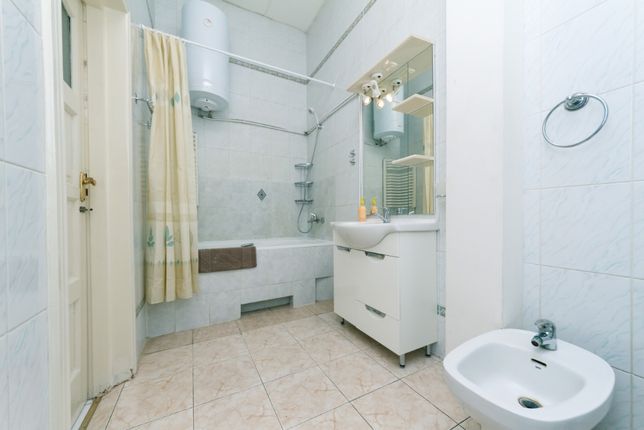 Rent daily an apartment in Kyiv on the St. Sofiivska 4 per 1400 uah. 