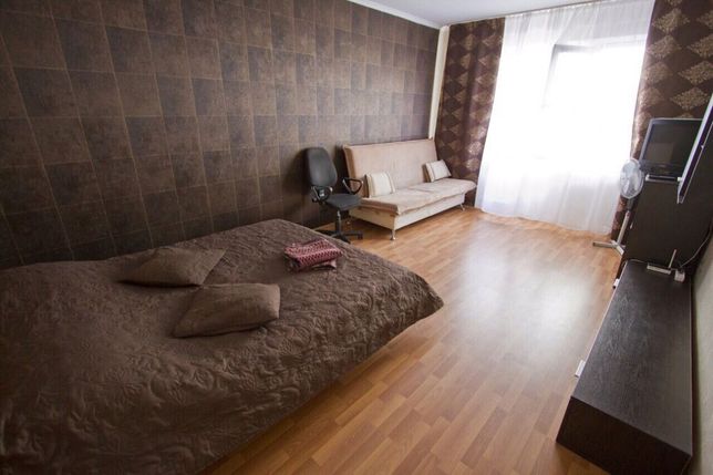 Rent daily an apartment in Kyiv on the Heroiv Bresta square per 600 uah. 