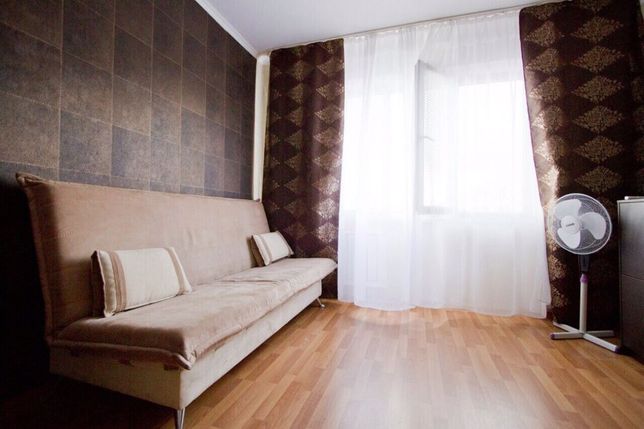 Rent daily an apartment in Kyiv on the Heroiv Bresta square per 600 uah. 
