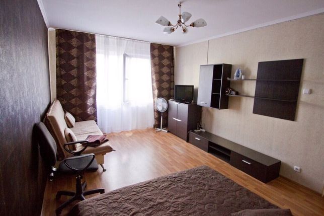 Rent daily an apartment in Kyiv on the Heroiv Bresta square per 600 uah. 