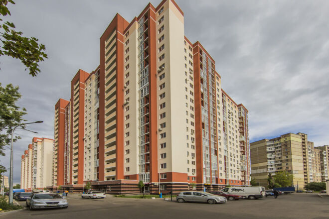 Rent daily an apartment in Kyiv on the St. Harmatna 38Б per 1100 uah. 