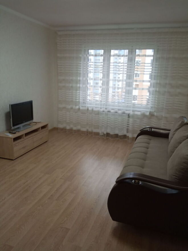 Rent an apartment in Kyiv on the St. Danchenka Serhiia 28Б per 9000 uah. 