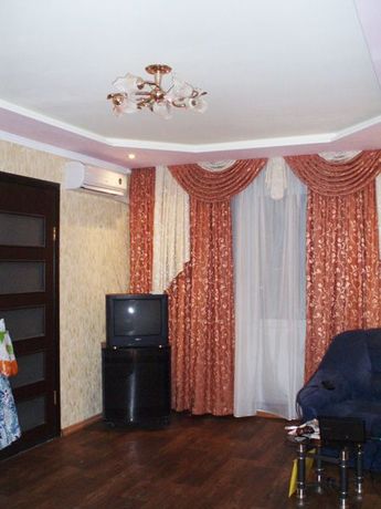 Rent daily an apartment in Cherkasy on the St. Smilianska 77 per 350 uah. 