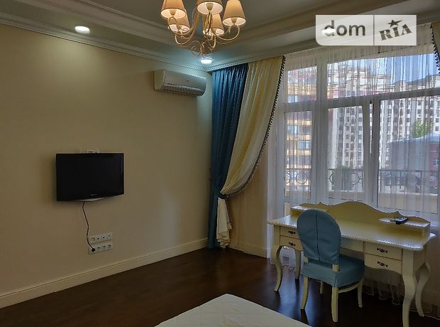 Rent an apartment in Kyiv on the St. Zolotoustivska per 630 uah. 