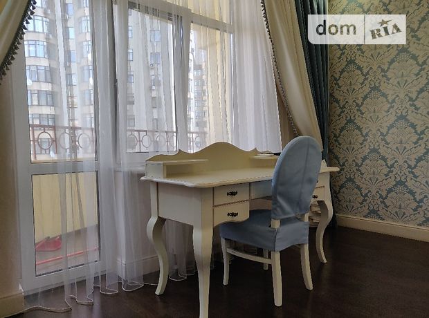 Rent an apartment in Kyiv on the St. Zolotoustivska per 630 uah. 