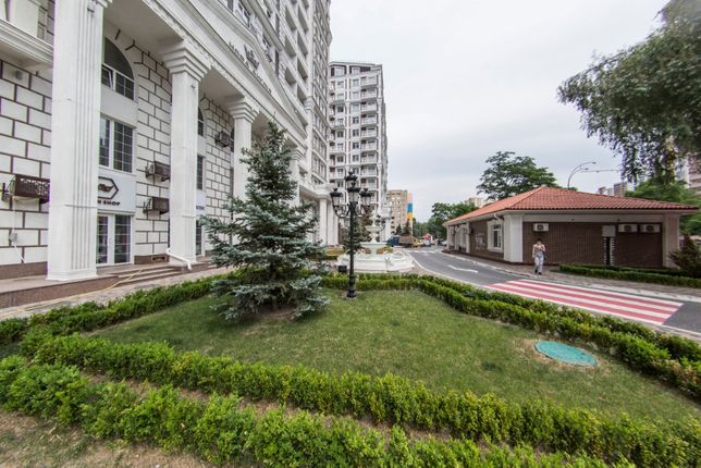 Rent daily an apartment in Kyiv on the St. Maksymovycha Mykhaila per 890 uah. 
