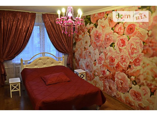 Rent daily an apartment in Chernihiv on the Avenue Peremohy 96 per 600 uah. 
