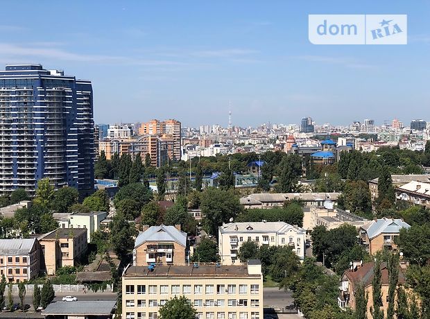 Rent an apartment in Kyiv on the Pecherska square per 25189 uah. 