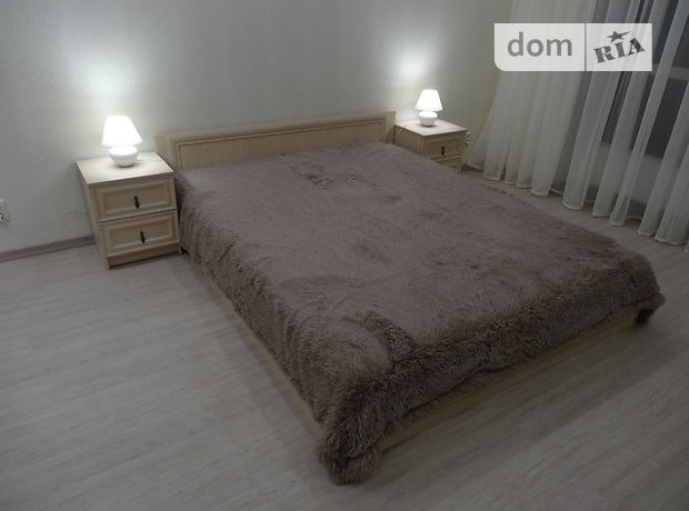 Rent an apartment in Kyiv on the St. Radystiv per 12500 uah. 