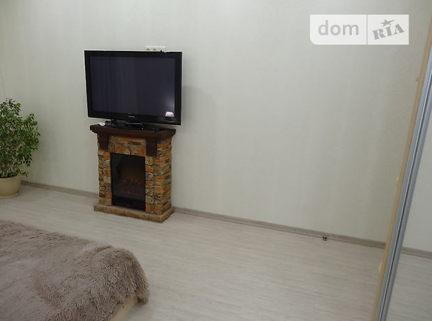 Rent an apartment in Kyiv on the St. Radystiv per 12500 uah. 