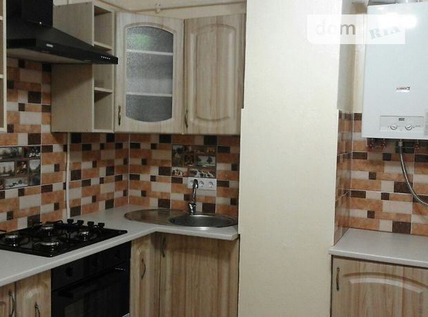 Rent daily an apartment in Chernivtsi on the Avenue Nezalezhnosti 116-В per 800 uah. 