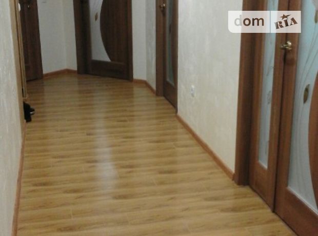 Rent daily an apartment in Chernivtsi on the Avenue Nezalezhnosti 116-В per 800 uah. 