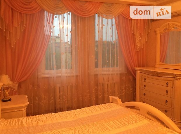 Rent an apartment in Kyiv on the Avenue Lobanovskoho Valeriia per 17500 uah. 