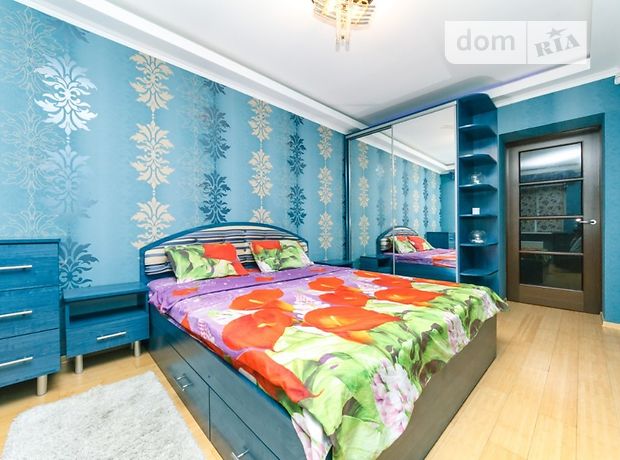 Зняти подобово квартиру в Києві біля ст.м. Університет за 1500 грн. 