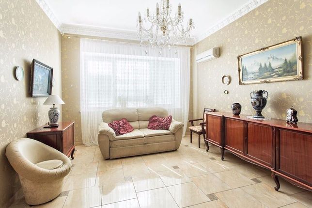 Rent daily a house in Odesa on the St. Tolbukhina per 3200 uah. 
