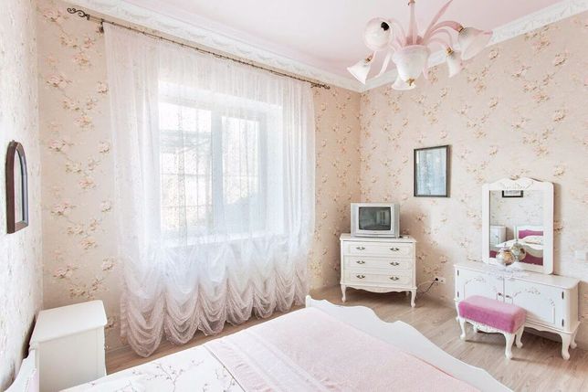 Rent daily a house in Odesa on the St. Tolbukhina per 3200 uah. 