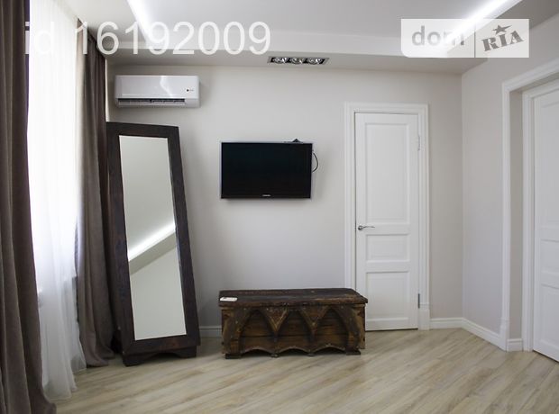 Rent daily a house in Kherson on the St. 1-a Skhidna per 1200 uah. 